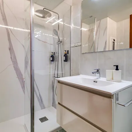 Apartment Spacious 4 Bedroom Fira Bcn & Camp Nou Barcelona