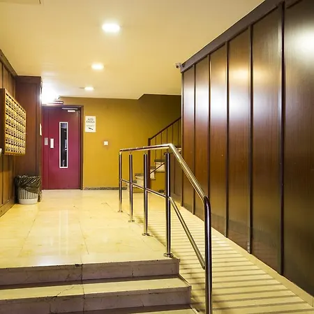 Spacious 4 Bedroom Fira Bcn & Camp Nou Barcelona