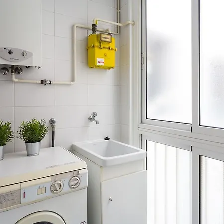Spacious 4 Bedroom Fira Bcn & Camp Nou * Barcelona