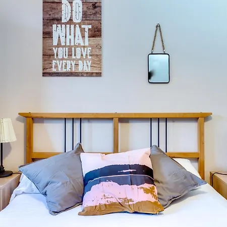 Spacious 4 Bedroom Fira Bcn & Camp Nou * Barcelona