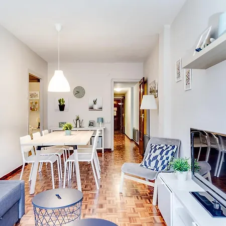 Spacious 4 Bedroom Fira Bcn & Camp Nou *