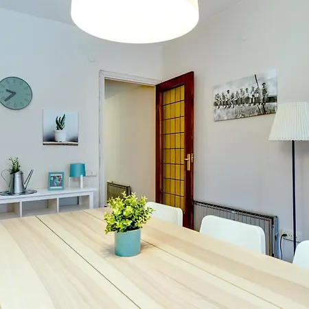 Apartment Spacious 4 Bedroom Fira Bcn & Camp Nou