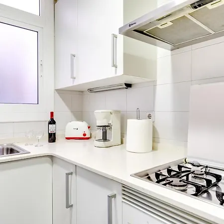 Spacious 4 Bedroom Fira Bcn & Camp Nou * Barcelona