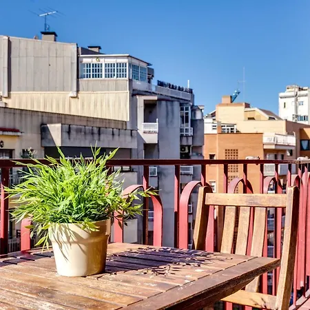 Spacious 4 Bedroom Fira Bcn & Camp Nou * Barcelona