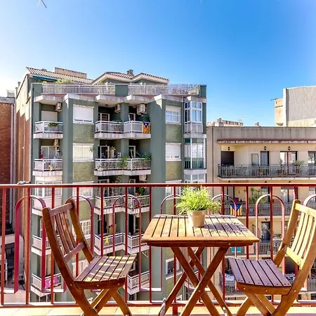Spacious 4 Bedroom Fira Bcn & Camp Nou Apartment *
