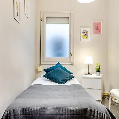 Spacious 4 Bedroom Fira Bcn & Camp Nou * Barcelona