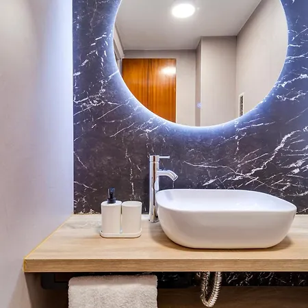 Spacious 4 Bedroom Fira Bcn & Camp Nou