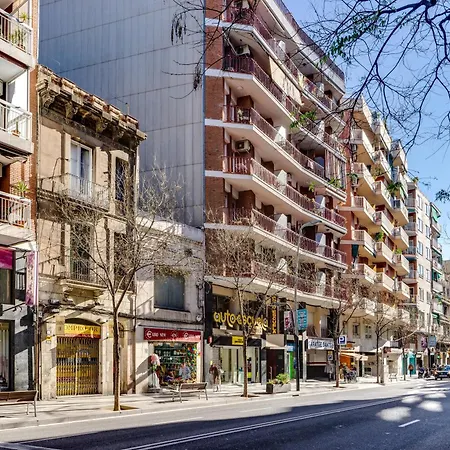 Spacious 4 Bedroom Fira Bcn & Camp Nou Appartement *