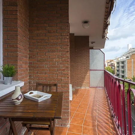 Spacious 4 Bedroom Fira Bcn & Camp Nou Appartement