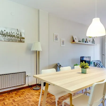 Spacious 4 Bedroom Fira Bcn & Camp Nou Appartement Barcelona