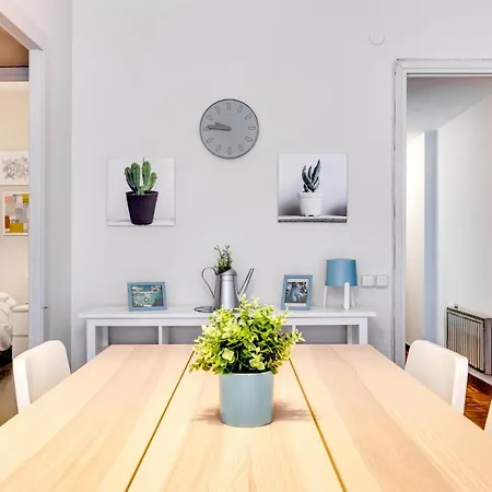 Spacious 4 Bedroom Fira Bcn & Camp Nou * Barcelona